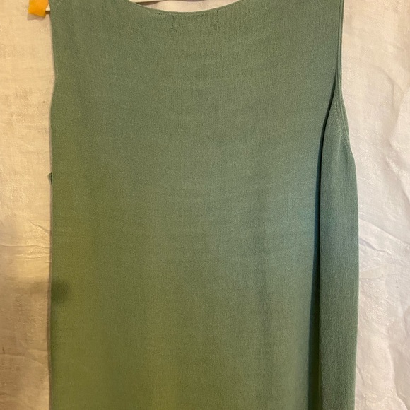 Chic Green sleeveless blouse size XL Valerie Stevens - Picture 3 of 3